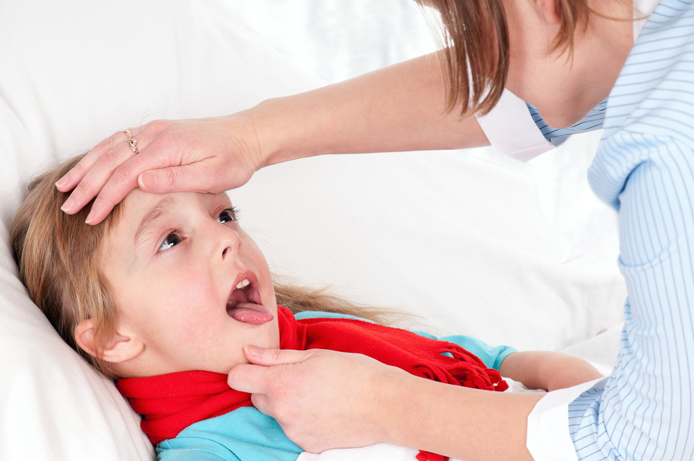 Trẻ 2 tuổi bị viêm amidan phải làm sao